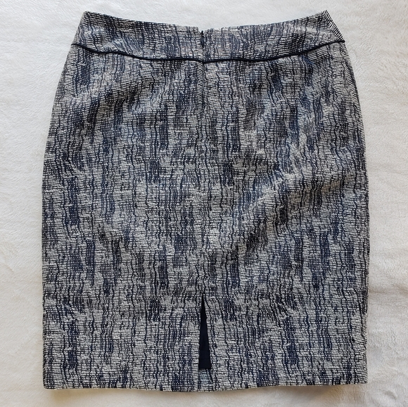 Tahari Women's Textured Black Navy Cream Pencil Skirt Size 4P Petite - Picture 4 of 11